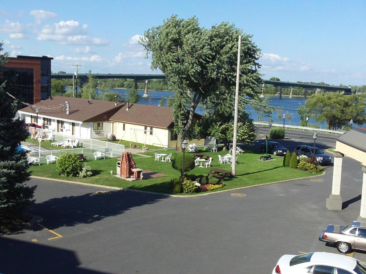 Auberge Harris Saint-Jean-sur-Richelieu Exterior photo